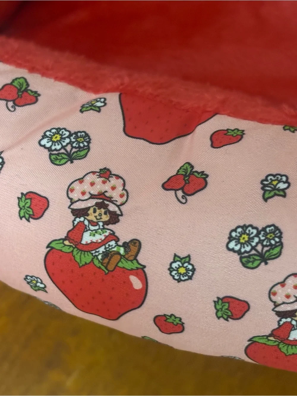 Plush Red Small Pet Bed with Strawberry-Patterned Border